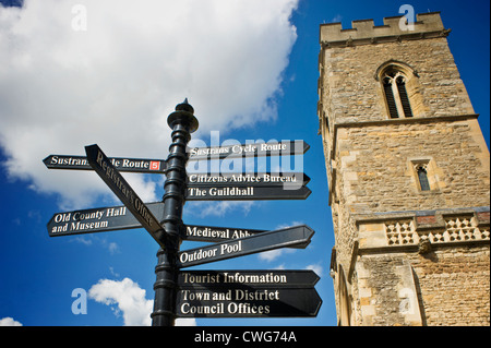 Un segno eretto dai locali Vale of White Horse consiglio nei pressi della chiesa di San Nicola a Abingdon-on-Thames, Regno Unito. Foto Stock