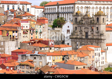 Panoramica di Ribeira Igreja dos Grilos Porto Portogallo Foto Stock