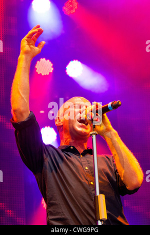 Il cantante Jimmy Somerville esibirsi sul palco del Festival di riavvolgimento Henley on Thames 2012. PER0260 Foto Stock