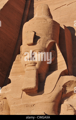 Pharoah monumento di Abu Simbel. L'Abu Simbel templi sono due rocce enormi templi di Abu Simbel (أبو سمبل in arabo) Foto Stock