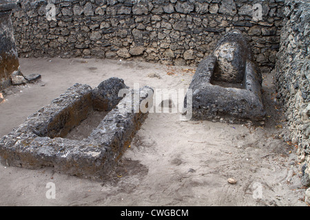 Rovine del XIII secolo periodo Shiraz moschea a Kaole, Bagamoyo, Tanzania Foto Stock