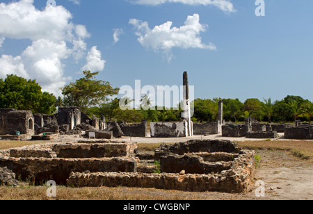 Rovine del XIII secolo periodo Shiraz moschea a Kaole, Bagamoyo, Tanzania Foto Stock