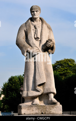 Parigi, Francia. Statua di Jean Jacques Rousseau (filosofo e scrittore) dal Pantheon Foto Stock