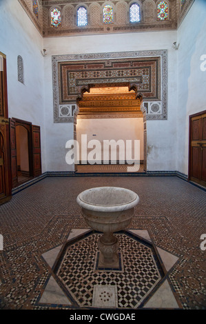 Gli intricati disegni sulle Ali ben Youssef Medersa a Marrakech, Marocco Foto Stock