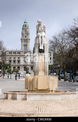 Statua di Camara (municipio) (Pr Gen Humberto Delgado) Praca da Liberdade Porto Portogallo Foto Stock