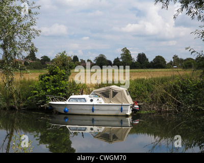 Cabinato sul fiume Cam Cambridgeshire Foto Stock