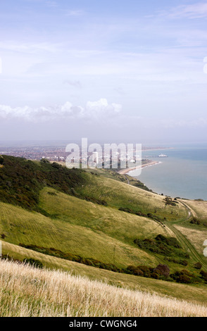 Il South Downs a Beachy Head guardando in direzione di Eastbourne. EAST SUSSEX REGNO UNITO Foto Stock