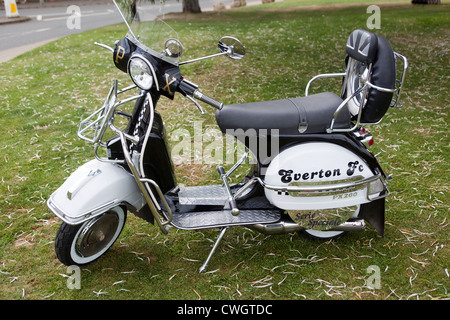 Personalizzato di scooter Vespa Foto Stock