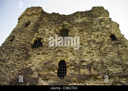 Le rovine del castello,: Peveril Castle, Castleton, Peak District, Derbyshire, Regno Unito Foto Stock