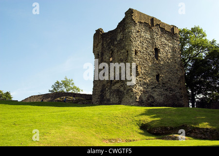 Le rovine del castello,: Peveril Castle, Castleton, Peak District, Derbyshire, Regno Unito Foto Stock