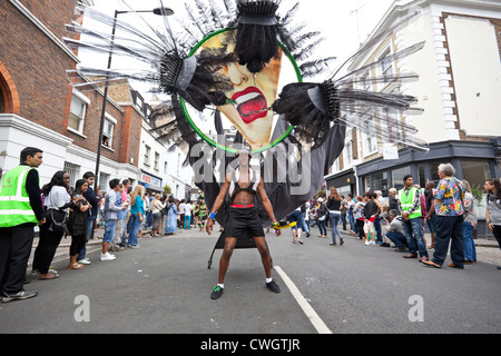 Danzatrice presso il carnevale di Notting Hill 2012, Londra, Inghilterra, Regno Unito. Foto Stock