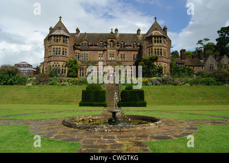 Knightshayes corte e giardino, vicino a Tiverton in Devon. Casa di campagna vittoriana con riccamente decorati e giardino. Foto Stock