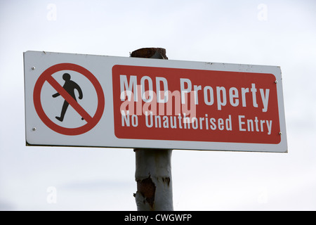 Militare britannico della difesa della proprietà Voce di alcun segno di avvertimento Scozia, UK, Regno Unito Foto Stock
