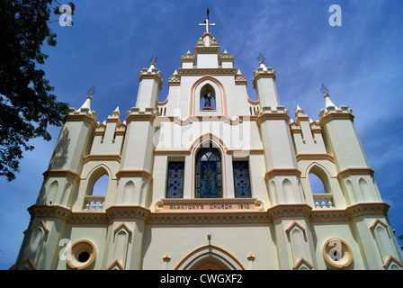 Saint Antony la chiesa a Vaddy Quilon nel distretto di Kerala in India.Un ampio angolo di visione di St Antony 1910 Antica Chiesa Foto Stock