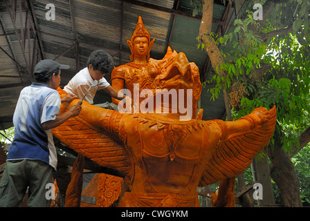 Cera grande scultura di Buddha su 2/08/2012 a la candela di cera e festival (Khao Phansa) in Ubon Ratchathani Nordest della Thailandia Foto Stock