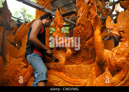 Cera grande scultura di Buddha su 2/08/2012 a la candela di cera e festival (Khao Phansa) in Ubon Ratchathani Nordest della Thailandia Foto Stock