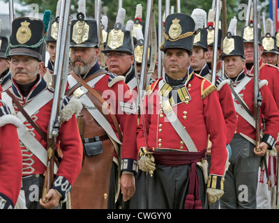 Soldati britannici marzo fuori dal campo di battaglia agosto 11/2012 dopo la battaglia di assedio di Fort Erie Foto Stock