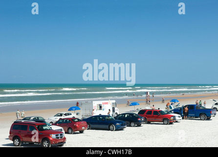 Auto parcheggiate su BEACH DAYTONA BEACH FLORIDA USA Foto Stock