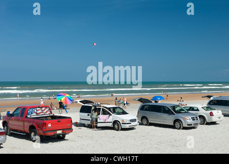 Auto parcheggiate sulla spiaggia Daytona Beach Florida USA Foto Stock