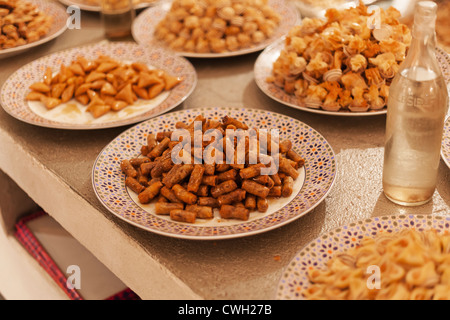 I dolci arabi variata in diverse piastre Foto Stock