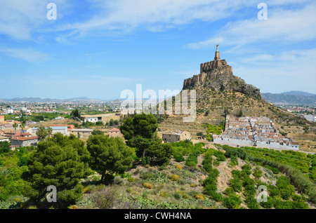 Fiume Segura la valle con l'antico castello di Monteagudo Foto Stock