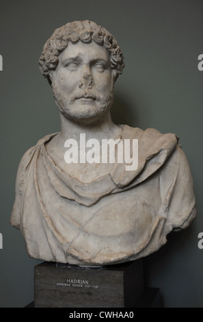 Adriano (76-138). Imperatore romano (117-138). Busto da Roma (125-138 d.C.) 2° secolo. Il marmo. La Carlsberg Glyptotek museo. Foto Stock