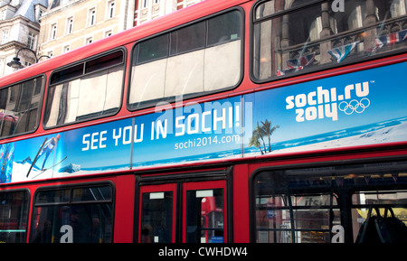 Annuncio per le Olimpiadi Invernali 2014 in Sochi, Russia sul London bus Foto Stock