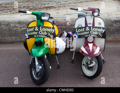 Una coppia di Classic Lambretta Foto Stock