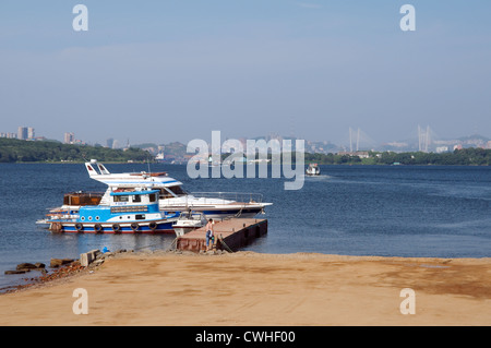 Motor Yacht. Russky Island, Vladivostok, Estremo Oriente, Primorsky Krai, Federazione russa Foto Stock