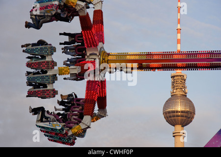 Berlino Mercatini di Natale sulla piazza del Palazzo Foto Stock