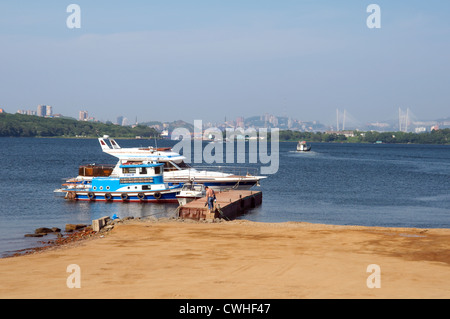 Motor Yacht. Russky Island, Vladivostok, Estremo Oriente, Primorsky Krai, Federazione russa Foto Stock