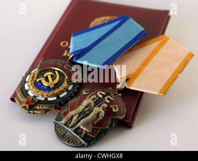Premi del lavoro dell'URSS. "Badge d'onore' e 'Banner rosso del lavoro " Foto Stock