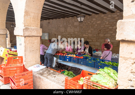 Il mercato locale. Elciego. La Rioja. Rioja Alavesa. Araba. Paese basco. Spagna Foto Stock