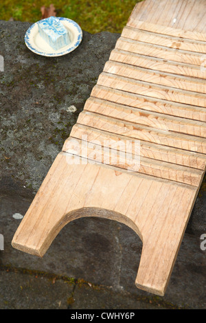 Sapone e washboard di legno Foto Stock