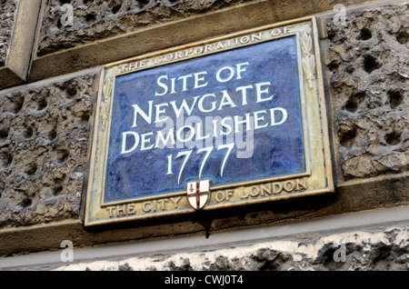 Targa blu segna il sito di Newgate, Old Bailey, Newgate Street, Londra, Regno Unito. Foto Stock