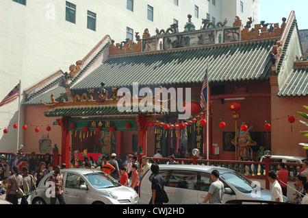 Tempio di Kwan Ti / Kwan Ti / Guan Di / Guan Yu con decorazioni per il nuovo anno cinese. Jalan Tun H.S. Lee, Kuala Lumpur, Malaysi Foto Stock