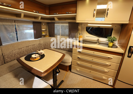 Interno di un moderno camper van al Caravan Salon Exhibition 2012 il 27 agosto 2012 a Dusseldorf, Germania Foto Stock