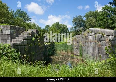 Serratura 33 dell allargamento Erie Canal Saint Johnsville St New York costruito 1838-40 tagliati a mano nei pressi di calcare Mohawk River Foto Stock