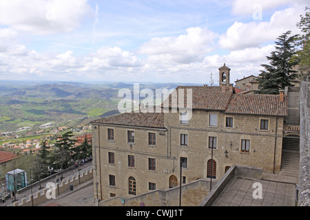 La Repubblica di San Marino. Vista dalle mura della città e dintorni Foto Stock