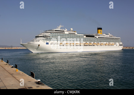 Prossima fermata Marseille - Costa Cruise Lines nave da crociera "Costa Serena' uscire il porto di Palma di Maiorca, isole Baleari Foto Stock