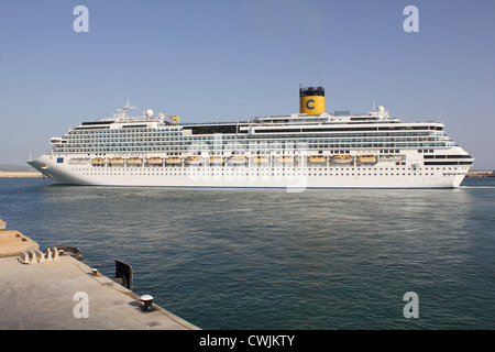 Prossima fermata Marseille - Costa Cruise Lines nave da crociera "Costa Serena' uscire il porto di Palma di Maiorca, isole Baleari Foto Stock