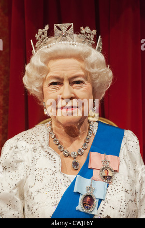 Inghilterra, Londra Madame Tussauds, Display Waxwork della Regina Elisabetta II Foto Stock