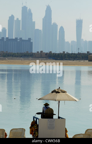 Skyline di Dubai dall'Hotel Atlantis, il Palm, Dubai, Emirati Arabi Uniti, Emirati arabi uniti, Golfo Persico, la Penisola Arabica, in Asia. Foto Stock