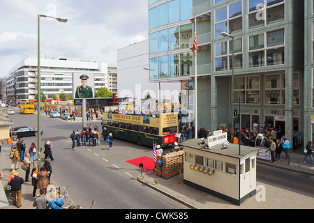 Il Checkpoint Charlie in Friedrichstrasse, Berlino Foto Stock