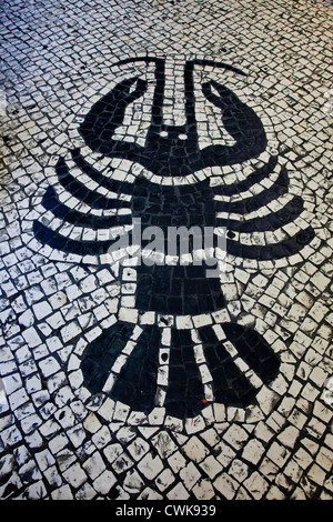 Asia, Cina Macao. Piastrella portoghese disegni nelle strade vicino la Piazza del Senato a Macau. Foto Stock