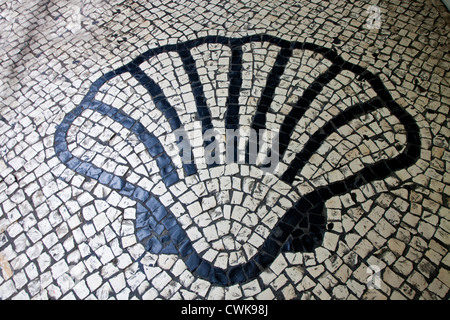 Asia, Cina Macao. Piastrella portoghese disegni nelle strade vicino la Piazza del Senato a Macau. Foto Stock