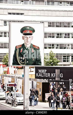 Il Checkpoint Charlie in Friedrichstrasse, Berlino Foto Stock