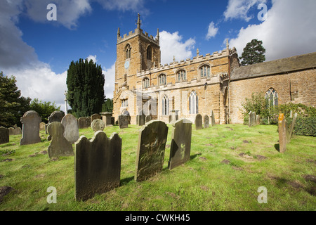 Tutti i Santi " chiesa nel villaggio di Tealby nel Lincolnshire Wolds Area di straordinaria bellezza naturale Foto Stock