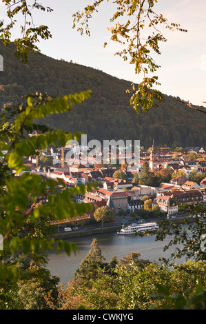 Vista di Heidelberg Città Vecchia dal Philosophenweg, Heidelberg, Germania. Foto Stock