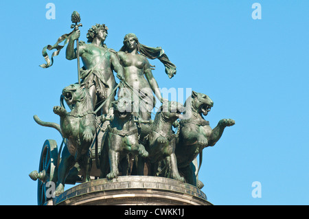 Panther Quadriga scultura in cima la Semperoper (Opera), Dresda, Germania. Foto Stock